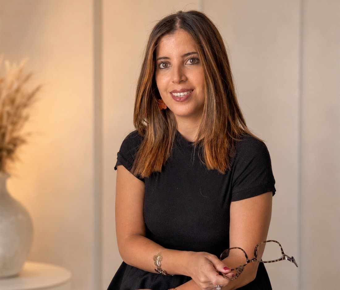 Warda Satouh, thérapeute humaniste, dans son cabinet